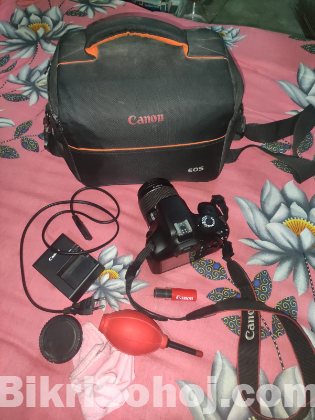 Canon 4000d ফুল ফ্রেশ কন্ডিশন নতুনের মতো চকচক করছে দেখতে।